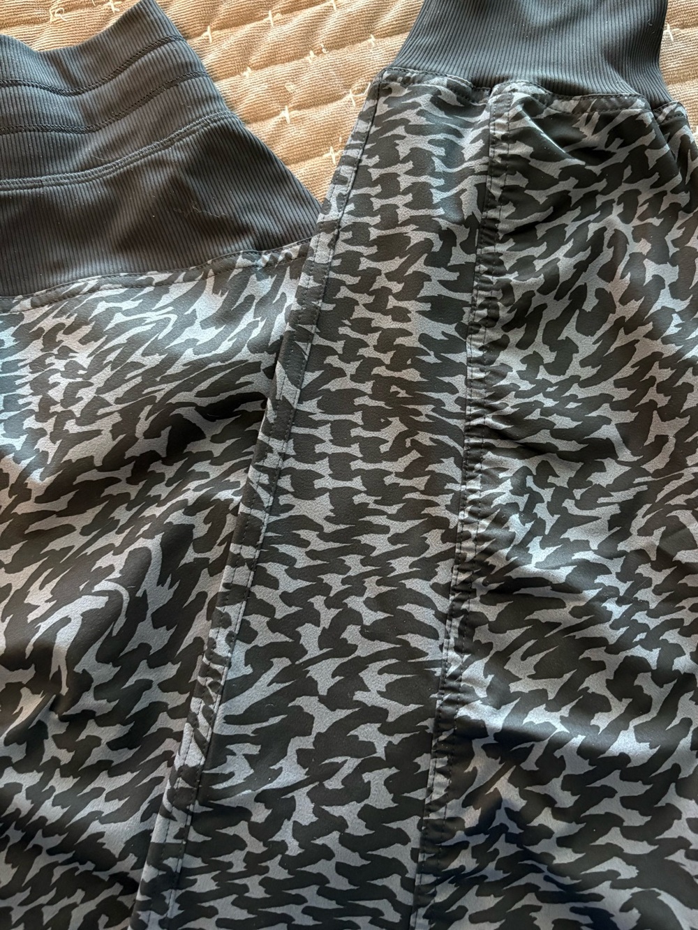 lululemon athletica Black /Gray Dance Studio Joggers with Drawstring Size 6